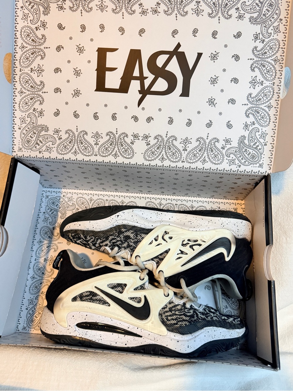 Nike KD 15 TB White Black Speckled Basketball Shoes DO9826-100 Men's 6.5 Women's